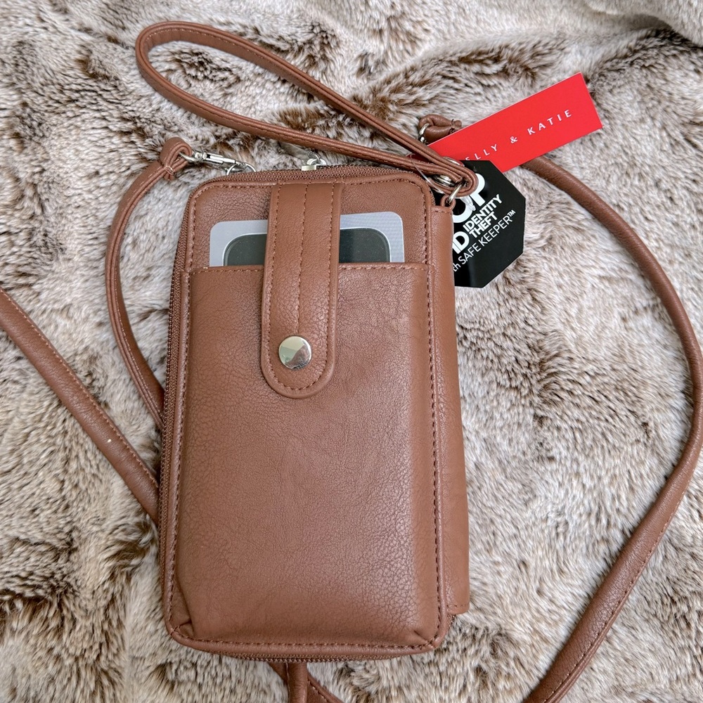 Kelly & Katie crossbody wallet NWT